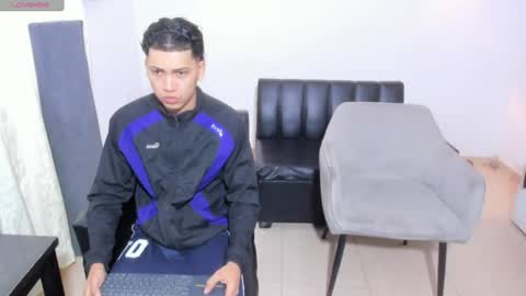 Snapshot of samxx_muscle chatting on June 25, 2:21 pm samxx_muscle online show from June 25, 2:21 pm