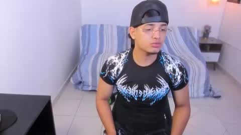 Snapshot of samxx_muscle chatting on July 8, 12:53 pm samxx_muscle online show from July 8, 12:53 pm