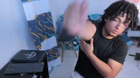 Snapshot of samxx_muscle chatting on July 18, 4:11 pm samxx_muscle online show from July 18, 4:11 pm