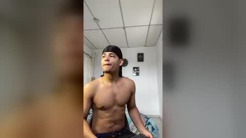 Snapshot of samxx_muscle chatting on August 7, 1:57 pm samxx_muscle online show from August 7, 1:57 pm