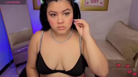 Snapshot of samy_collen_v chatting on February 17, 1:07 pm Samy online show from February 17, 1:07 pm