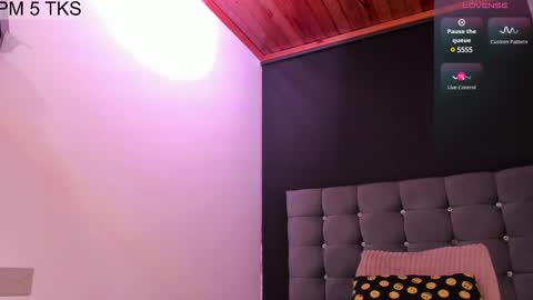 Snapshot of samypink_ chatting on March 10, 6:49 am samy online show from March 10, 6:49 am
