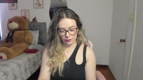 Snapshot of samysweet_8 chatting on May 1, 1:37 pm Samanta online show from May 1, 1:37 pm