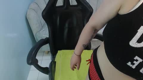 Snapshot of samythomas_t chatting on February 21, 8:21 pm samythomas_t online show from February 21, 8:21 pm