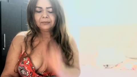 Snapshot of sanddi_milff chatting on May 20, 12:17 am Sanddi online show from May 20, 12:17 am