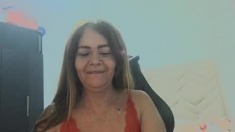 Snapshot of sanddi_milff chatting on June 2, 11:18 pm Sanddi online show from June 2, 11:18 pm