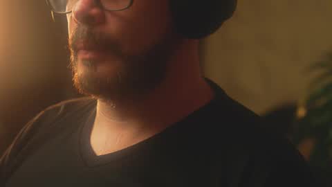 Sanders online show from February 25, 5:06 am