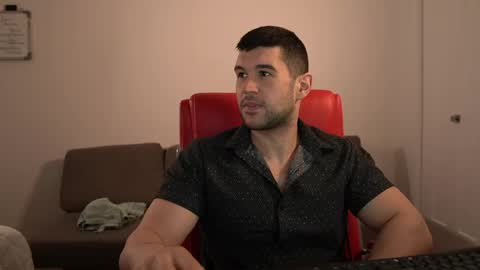Snapshot of sandow_ chatting on May 20, 4:35 pm Sandow online show from May 20, 4:35 pm