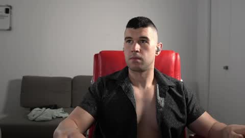 Snapshot of sandow_ chatting on June 4, 8:15 pm Sandow online show from June 4, 8:15 pm