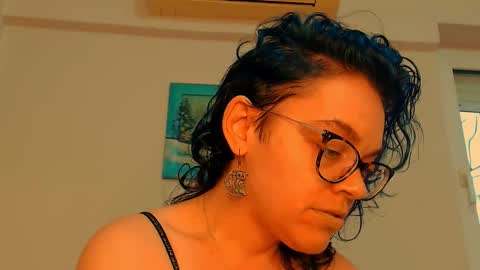 Snapshot of sandra10031989 chatting on February 24, 4:27 pm Sandra online show from February 24, 4:27 pm