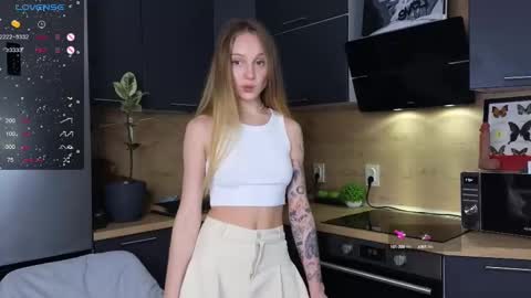 Snapshot of sandra_buika chatting on March 4, 4:41 pm Sandra      Lillys Page    online show from March 4, 4:41 pm