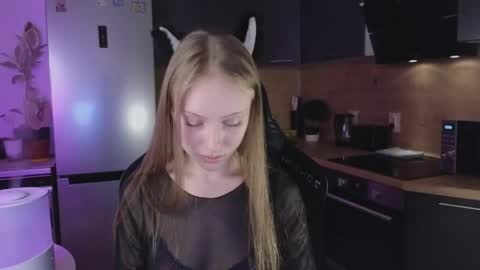 Snapshot of sandra_buika chatting on May 21, 7:43 pm Sandra Lillys Page online show from May 21, 7:43 pm