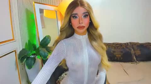 Snapshot of sandra_hornball chatting on February 18, 1:56 am Sandra Hornball online show from February 18, 1:56 am