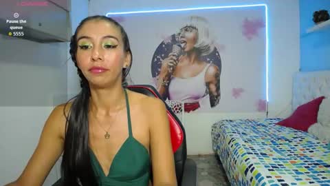Snapshot of sandra_petite19 chatting on June 12, 3:27 am sandra online show from June 12, 3:27 am