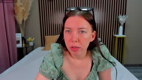 Snapshot of sandra_rosss chatting on June 10, 8:13 am Sandra online show from June 10, 8:13 am