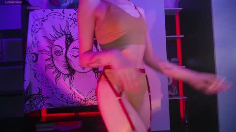 Snapshot of sandraboyl chatting on December 6, 2:02 am Sandy online show from December 6, 2:02 am