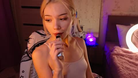 Snapshot of sandraboyl chatting on January 6, 12:59 am Sandy online show from January 6, 12:59 am