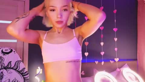 Snapshot of sandraboyl chatting on February 22, 1:22 am Sandy online show from February 22, 1:22 am