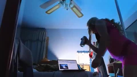 Sandra online show from April 19, 10:14 am