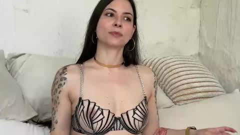 Snapshot of sandraschonherz chatting on June 8, 11:43 am Sandra Schonherz online show from June 8, 11:43 am