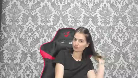 Snapshot of sandraxray chatting on June 6, 10:31 am SandraxRay online show from June 6, 10:31 am