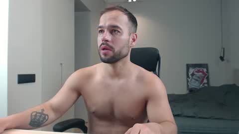 Snapshot of sandro_best chatting on May 30, 10:12 am DeAlex online show from May 30, 10:12 am
