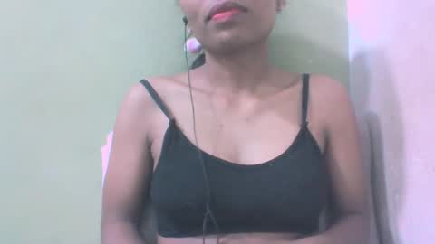 Snapshot of sandy735579 chatting on April 28, 3:33 am sandy735579 online show from April 28, 3:33 am