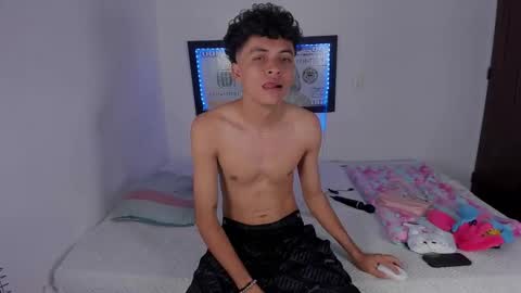 Snapshot of sandy_straw chatting on March 4, 5:08 pm sandy_straw online show from March 4, 5:08 pm