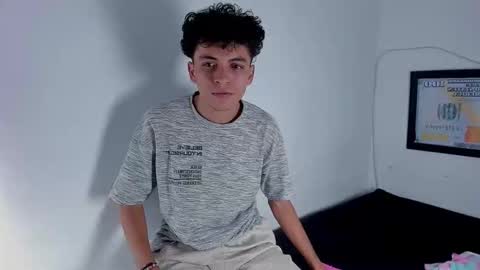 Snapshot of sandy_straw chatting on March 20, 1:54 am sandy_straw online show from March 20, 1:54 am