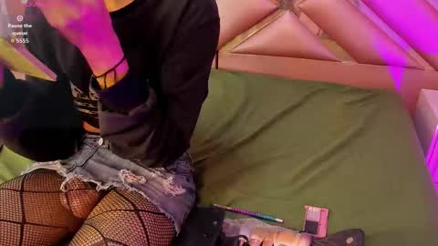 Snapshot of sandyhouston chatting on February 13, 10:06 pm Sandy Houston online show from February 13, 10:06 pm