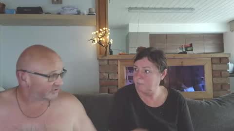 Snapshot of sanroom chatting on October 23, 1:54 pm sanroom online show from October 23, 1:54 pm