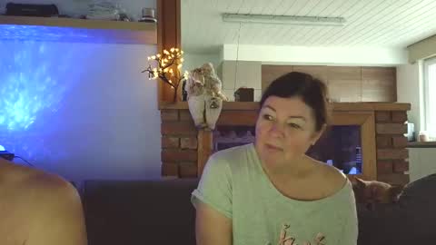 Snapshot of sanroom chatting on November 2, 8:39 am sanroom online show from November 2, 8:39 am