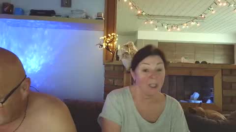 Snapshot of sanroom chatting on November 15, 1:40 pm sanroom online show from November 15, 1:40 pm