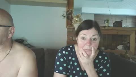 Snapshot of sanroom chatting on December 15, 2:10 pm sanroom online show from December 15, 2:10 pm