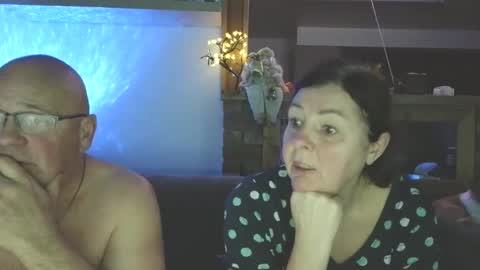 Snapshot of sanroom chatting on December 17, 3:51 pm sanroom online show from December 17, 3:51 pm