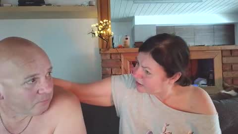 Snapshot of sanroom chatting on January 7, 2:08 pm sanroom online show from January 7, 2:08 pm