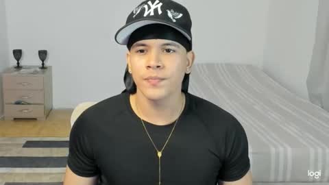 Snapshot of sant_wahlberg chatting on May 9, 10:37 pm Sant online show from May 9, 10:37 pm