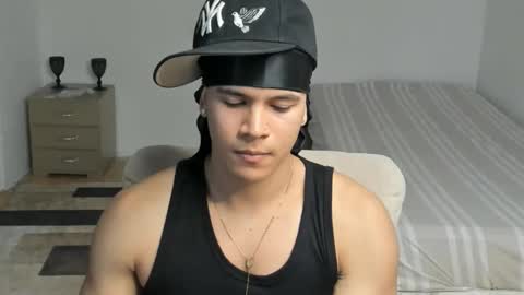 Snapshot of sant_wahlberg chatting on May 12, 10:40 pm Sant online show from May 12, 10:40 pm