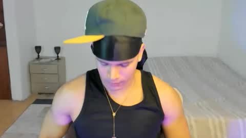 Snapshot of sant_wahlberg chatting on May 15, 5:25 am Sant online show from May 15, 5:25 am