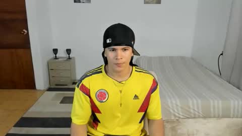 Snapshot of sant_wahlberg chatting on June 4, 11:55 pm Sant online show from June 4, 11:55 pm