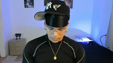 Snapshot of sant_wahlberg chatting on June 16, 11:51 pm Sant online show from June 16, 11:51 pm