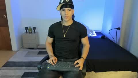 Snapshot of sant_wahlberg chatting on June 22, 3:19 am Sant online show from June 22, 3:19 am