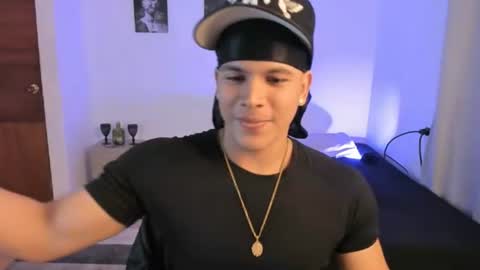 Snapshot of sant_wahlberg chatting on June 22, 11:13 pm Sant online show from June 22, 11:13 pm