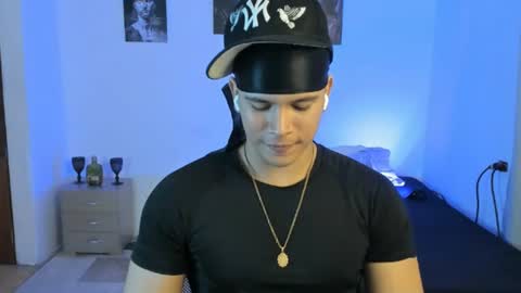 Snapshot of sant_wahlberg chatting on June 30, 12:00 am Sant online show from June 30, 12:00 am