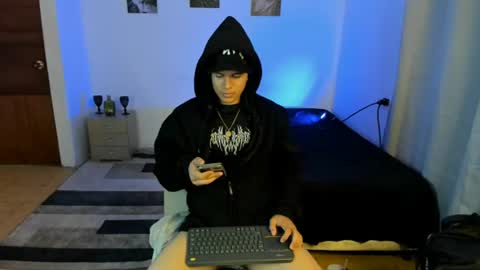 Snapshot of sant_wahlberg chatting on June 30, 10:44 pm Sant online show from June 30, 10:44 pm