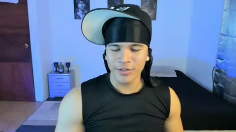 Snapshot of sant_wahlberg chatting on July 22, 10:56 pm Sant online show from July 22, 10:56 pm