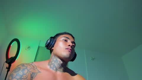 Snapshot of santi__ferrer chatting on April 26, 1:36 am Santi Ferrer online show from April 26, 1:36 am