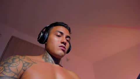 Snapshot of santi__ferrer chatting on May 22, 2:19 am Santi Ferrer online show from May 22, 2:19 am