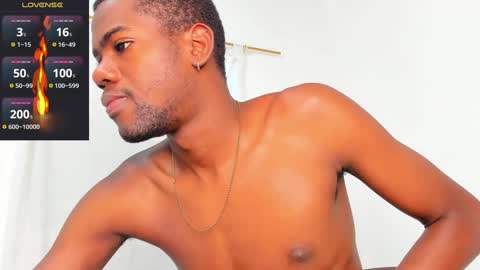 Snapshot of santi_brown1 chatting on January 30, 11:02 pm Santibrown online show from January 30, 11:02 pm