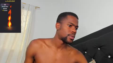 Snapshot of santi_brown1 chatting on October 11, 9:46 pm Santibrown online show from October 11, 9:46 pm